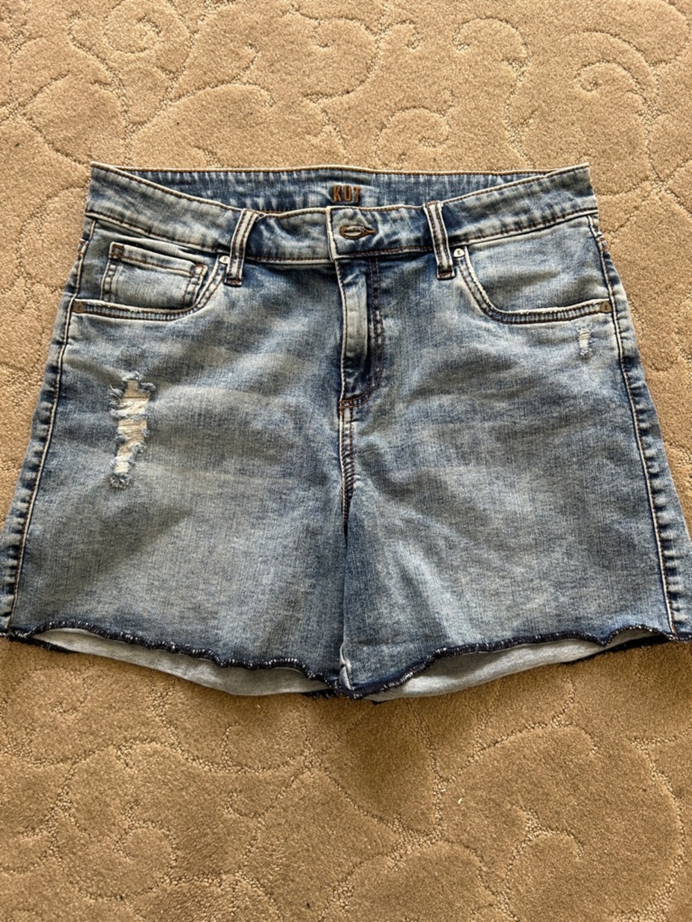 KUT from the KLOTH 5 inch shorts